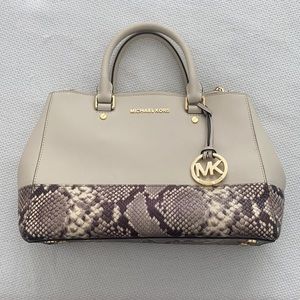 Like new authentic Michael Kors purse